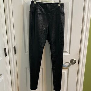 7 For All Mankind Faux Snakeskin Leather Black Leggings size Small Moto